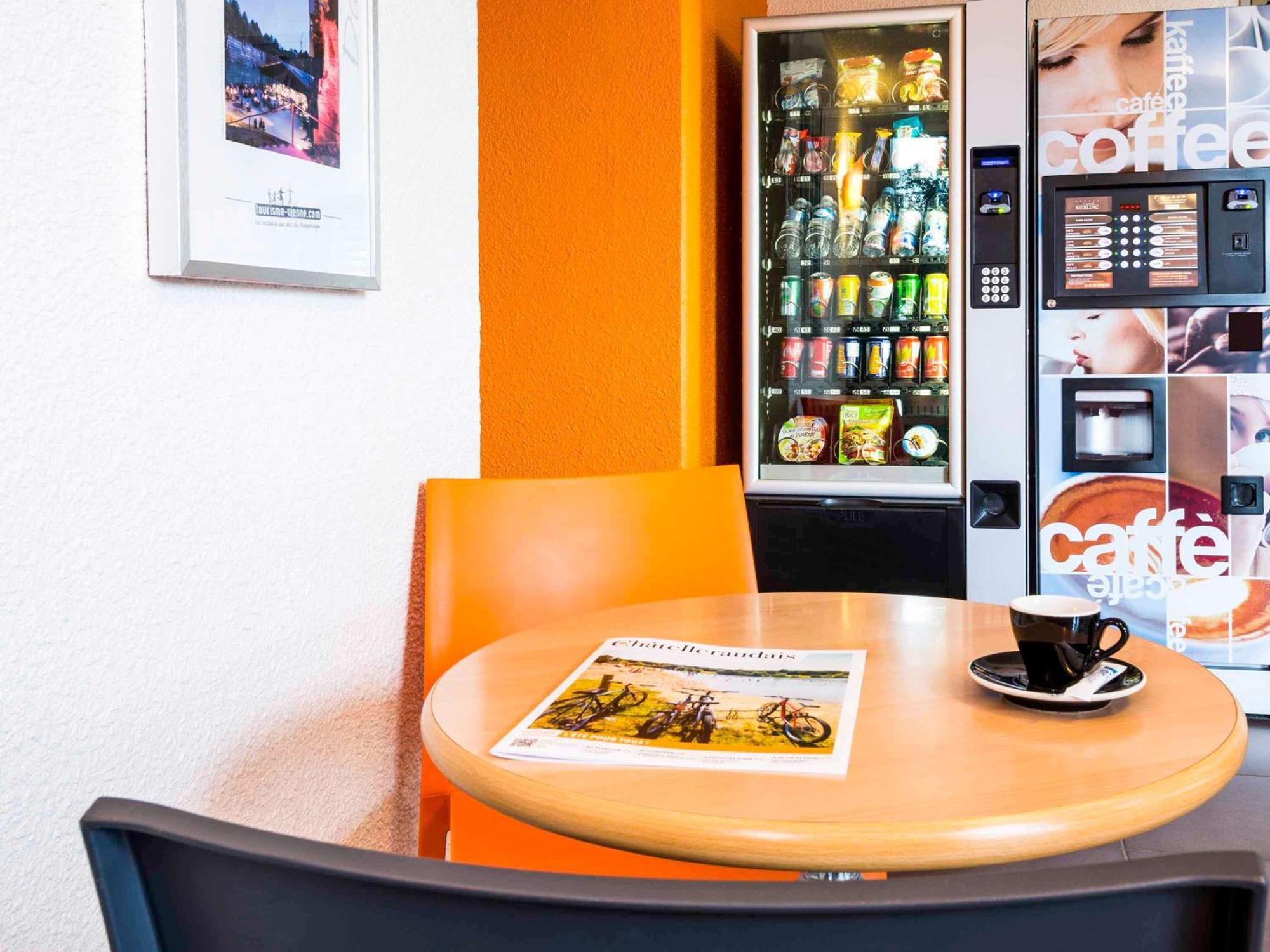 ibis budget Châtellerault Nord Buitenkant foto