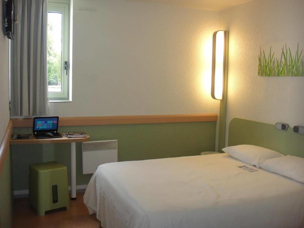 ibis budget Châtellerault Nord Hotel Buitenkant foto