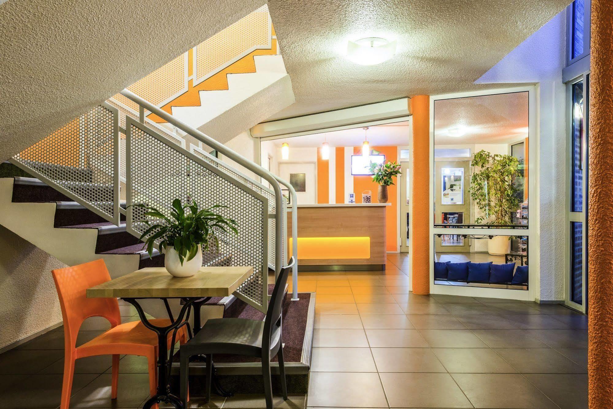 ibis budget Châtellerault Nord Hotel Buitenkant foto