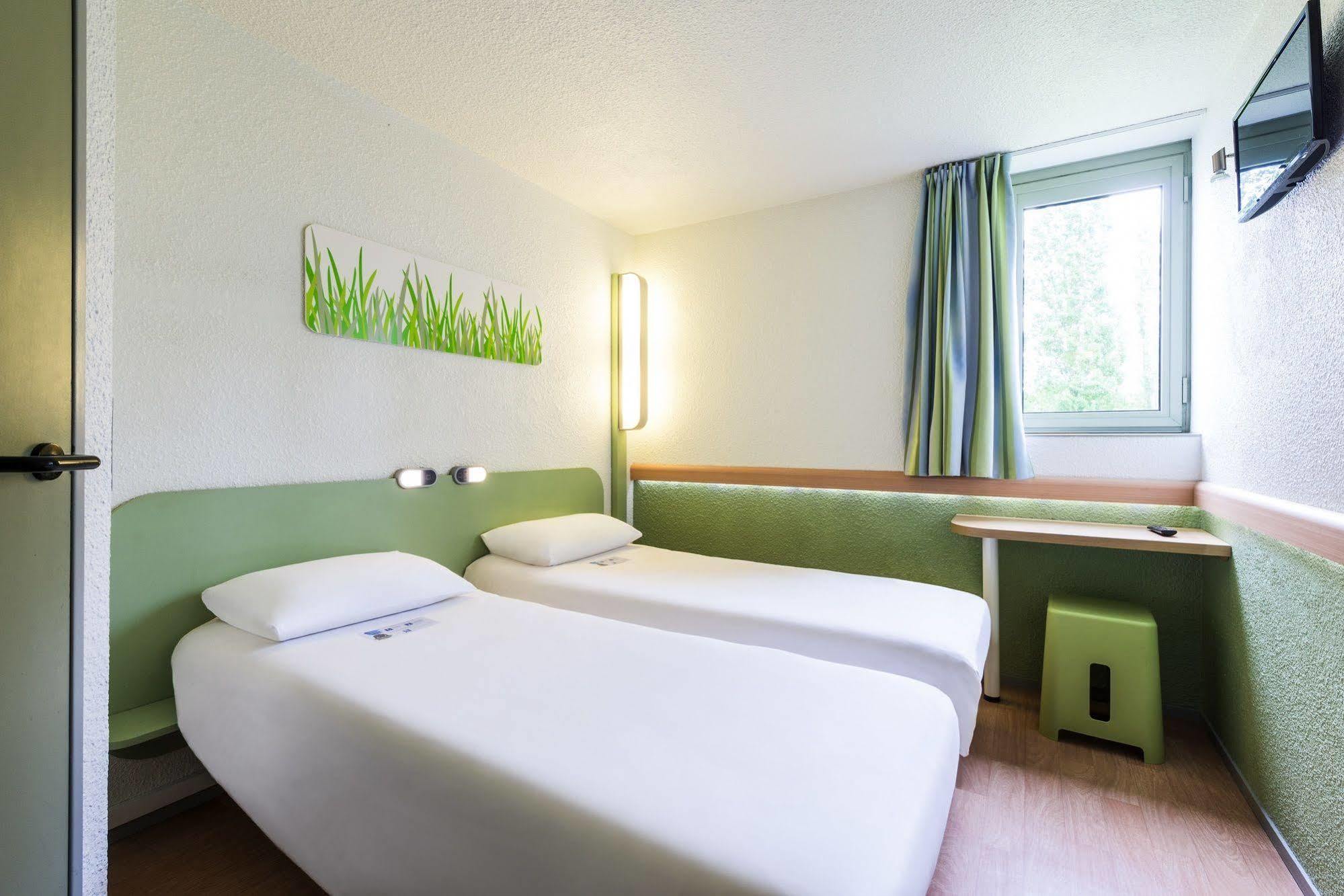 ibis budget Châtellerault Nord Hotel Buitenkant foto