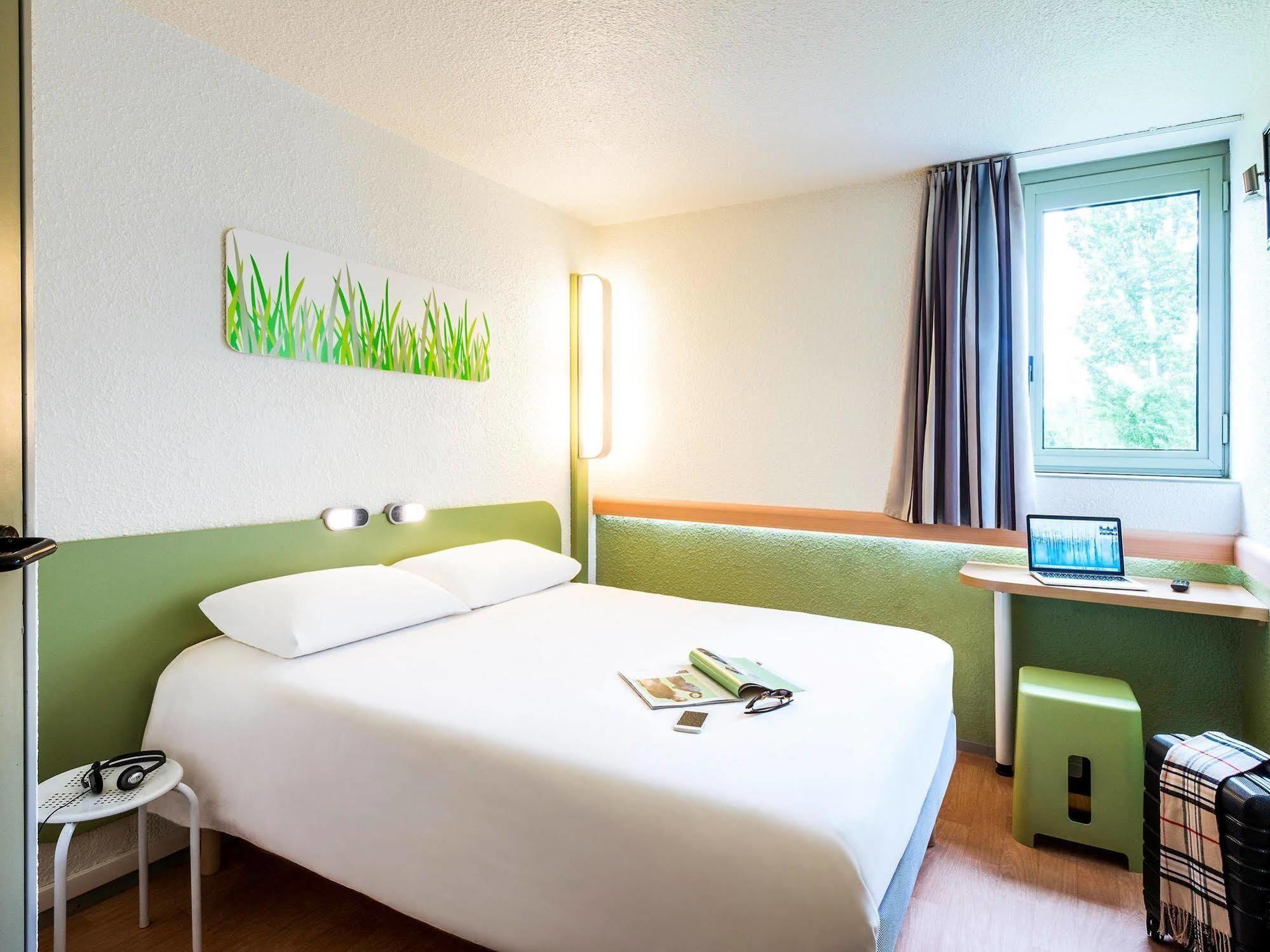 ibis budget Châtellerault Nord Hotel Buitenkant foto